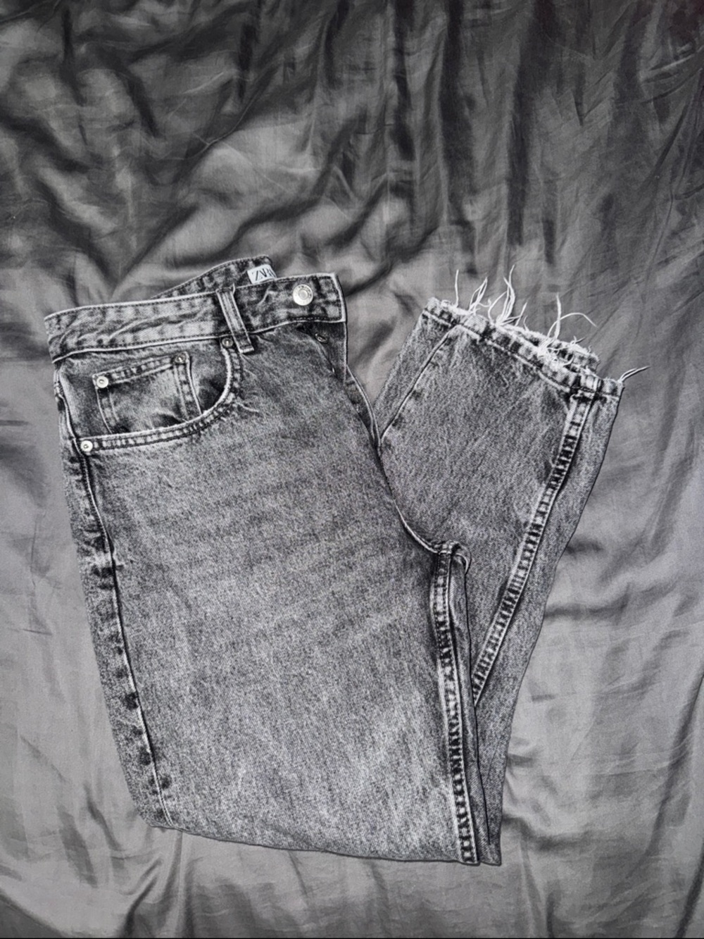 Zara Gray Acid Wash Cropped Jeans with Frayed Hem
